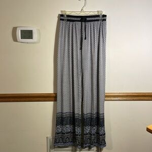 Women’s long Nylon pants size small/medium black white‎ blue pattern drawstring